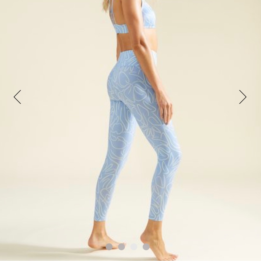 Brand new, NWOT Billabong A / DIV surf leggings. Color: blue floral print - Picture 4 of 8